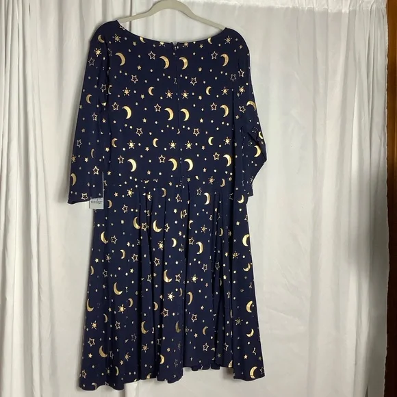 Unique Vintage Blue and Gold Bateau neck dress - Picture 2 of 4